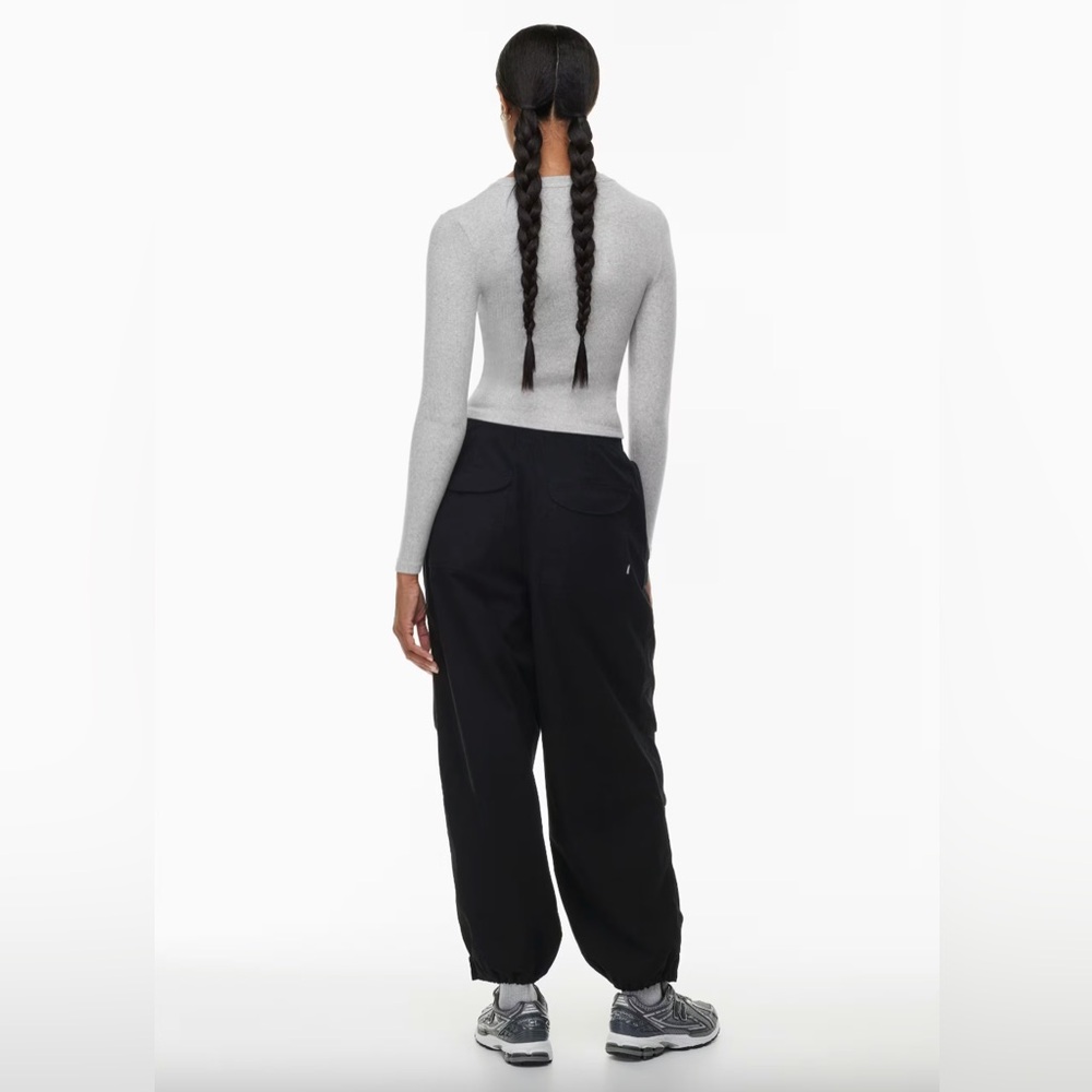 Women’s Aritzia TNA Aviator Parachute Pants in Black Size XS Retails: $98 - Picture 3 of 6